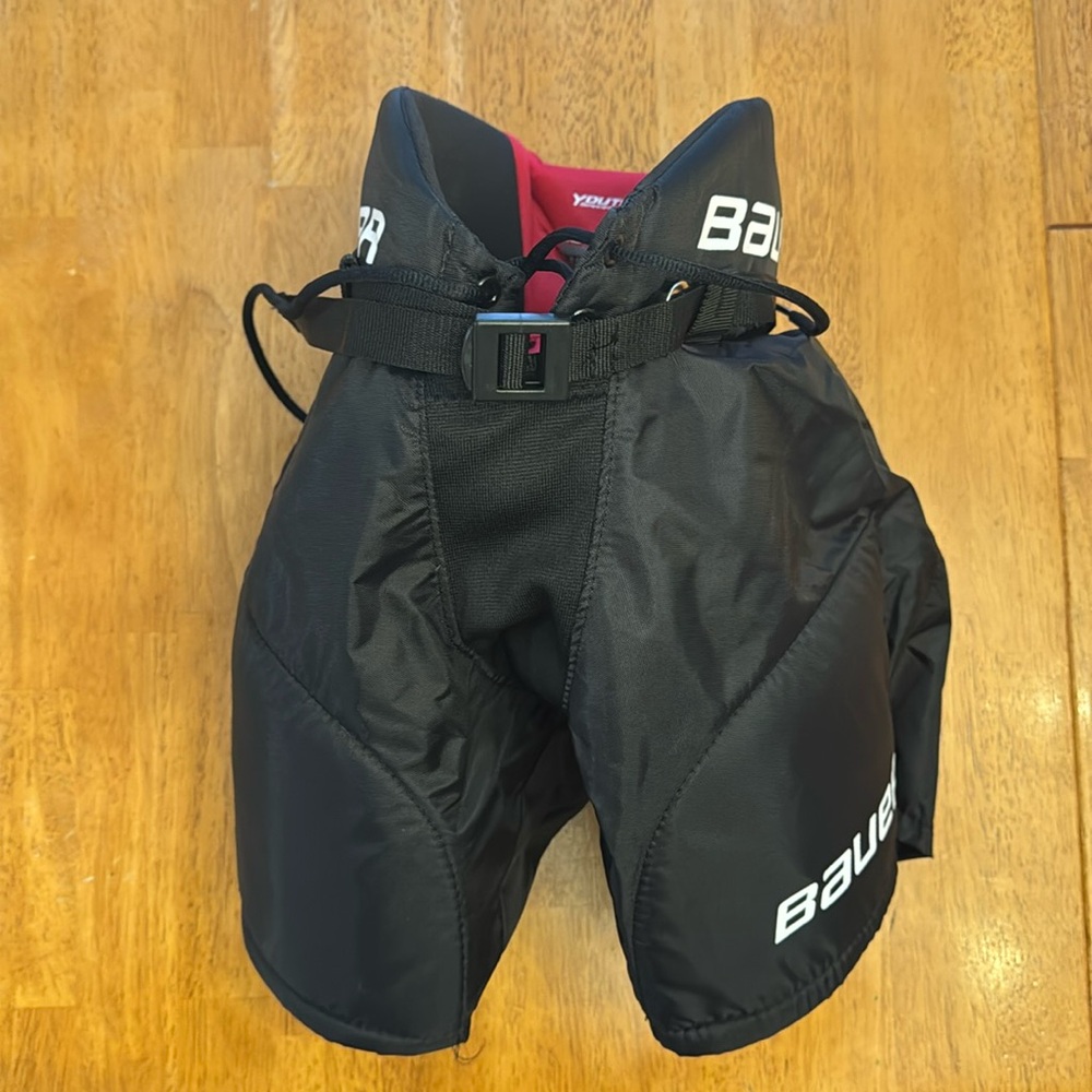 Bauer youth size S hockey pants